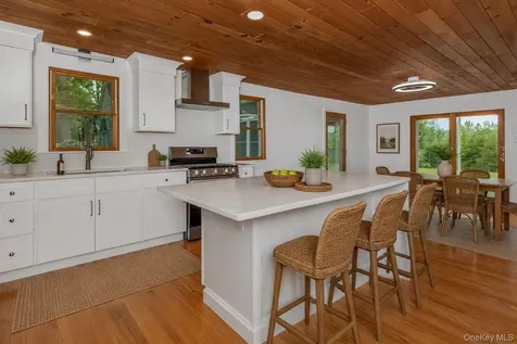 18 Military Lane Gardiner NY 12525