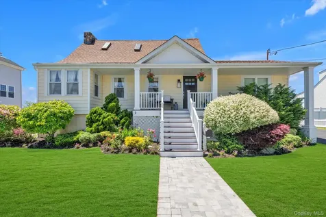 52 Bayview Avenue Babylon NY 11702