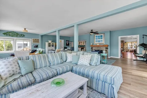 52 Bayview Avenue Babylon NY 11702
