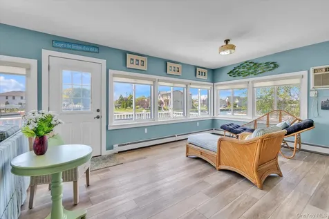 52 Bayview Avenue Babylon NY 11702