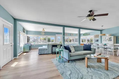 52 Bayview Avenue Babylon NY 11702