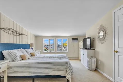 52 Bayview Avenue Babylon NY 11702