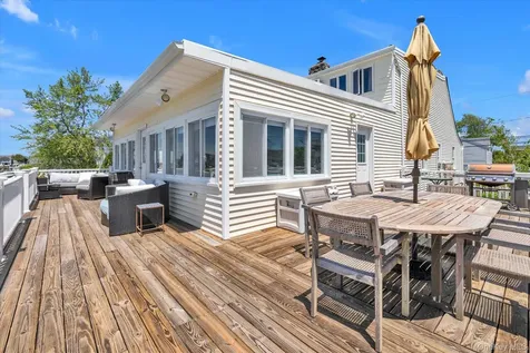 52 Bayview Avenue Babylon NY 11702