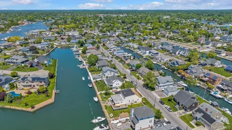 52 Bayview Avenue Babylon NY 11702