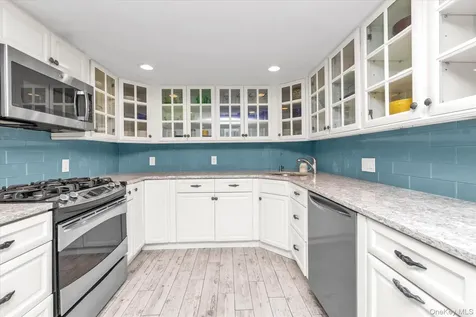 52 Bayview Avenue Babylon NY 11702