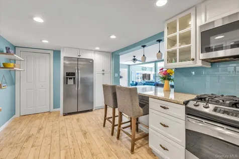 52 Bayview Avenue Babylon NY 11702