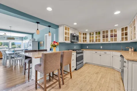 52 Bayview Avenue Babylon NY 11702