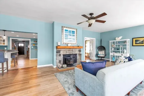 52 Bayview Avenue Babylon NY 11702