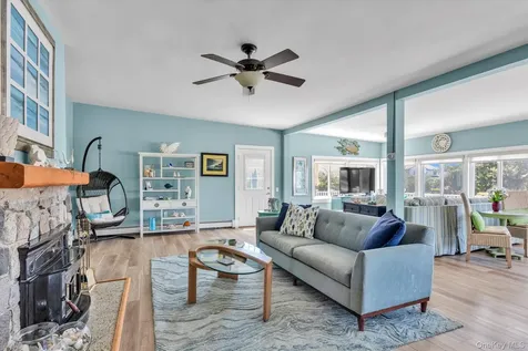52 Bayview Avenue Babylon NY 11702