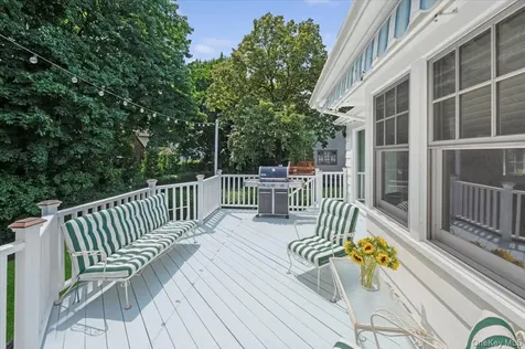 15 Lyons Place Larchmont NY 10538