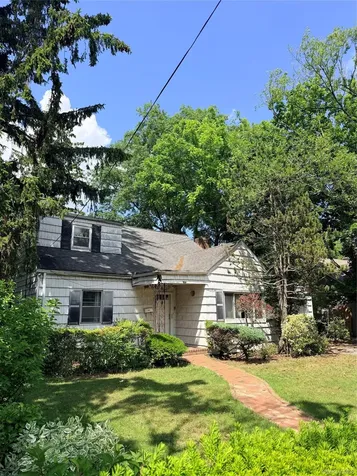 182 E Rockaway Road Hewlett NY 11557