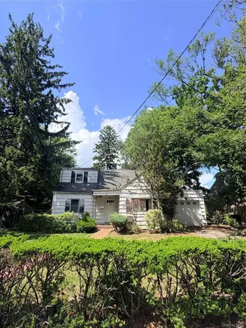 182 E Rockaway Road Hewlett NY 11557