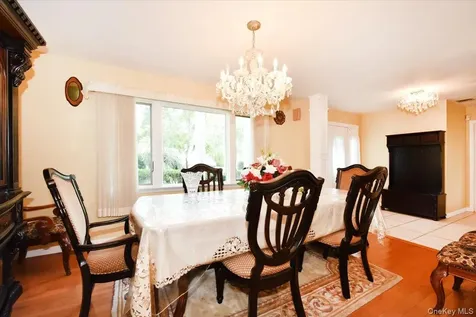 22 Chatham Road Commack NY 11725