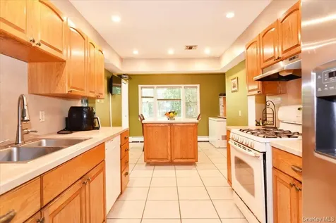 22 Chatham Road Commack NY 11725