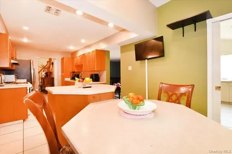 22 Chatham Road Commack NY 11725