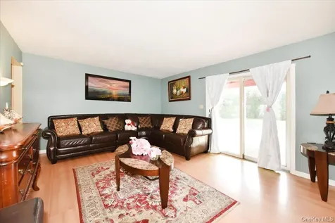 22 Chatham Road Commack NY 11725