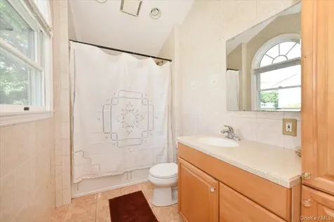 22 Chatham Road Commack NY 11725
