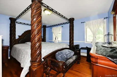 22 Chatham Road Commack NY 11725