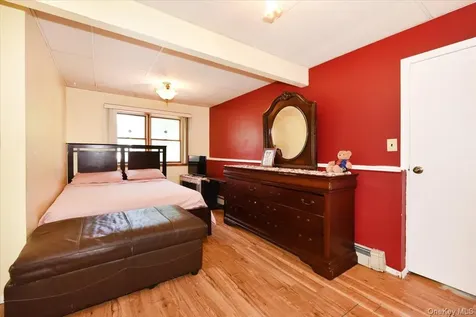 22 Chatham Road Commack NY 11725