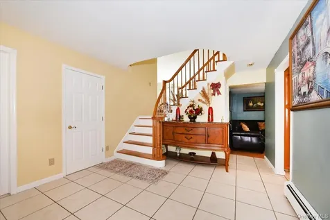 22 Chatham Road Commack NY 11725
