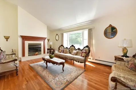 22 Chatham Road Commack NY 11725
