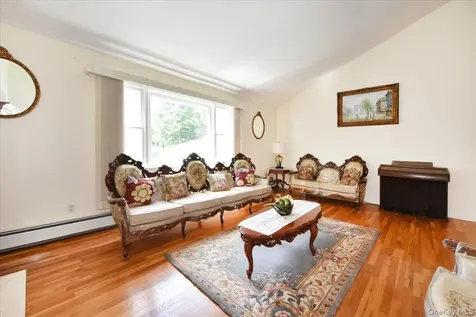 22 Chatham Road Commack NY 11725