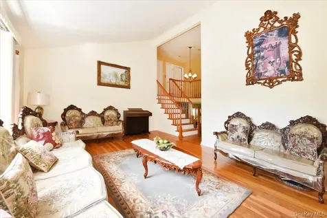 22 Chatham Road Commack NY 11725