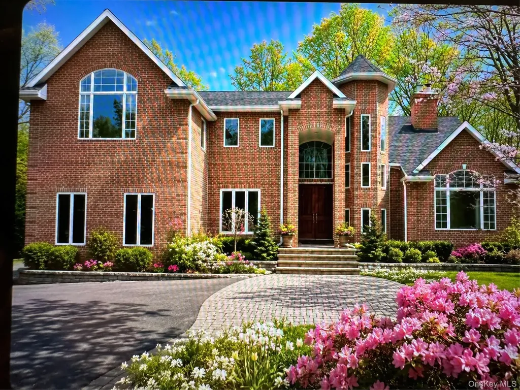 589 Landing Avenue Smithtown NY 11787