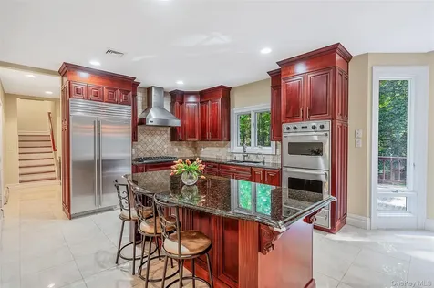 589 Landing Avenue Smithtown NY 11787