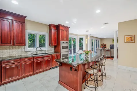 589 Landing Avenue Smithtown NY 11787