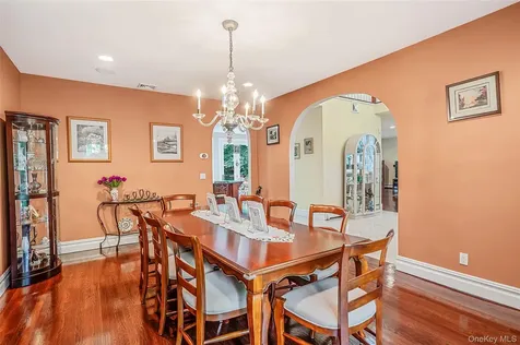 589 Landing Avenue Smithtown NY 11787