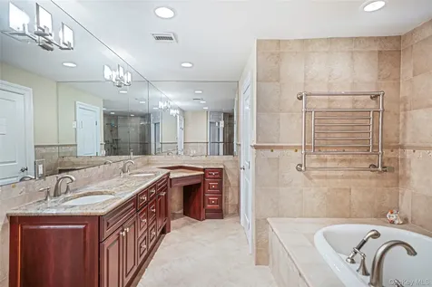 589 Landing Avenue Smithtown NY 11787