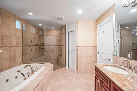 589 Landing Avenue Smithtown NY 11787