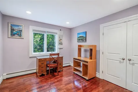589 Landing Avenue Smithtown NY 11787