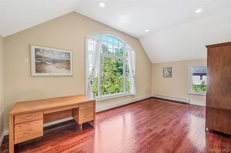 589 Landing Avenue Smithtown NY 11787