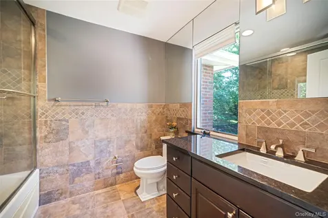 589 Landing Avenue Smithtown NY 11787