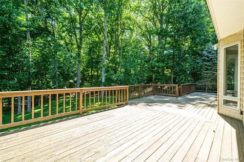 589 Landing Avenue Smithtown NY 11787