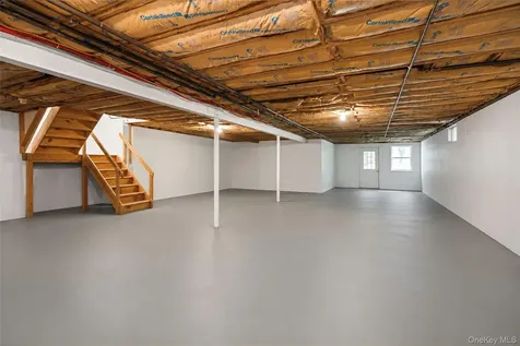 589 Landing Avenue Smithtown NY 11787
