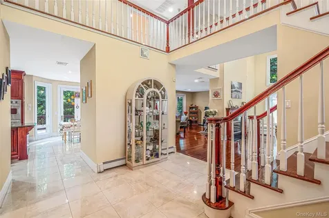 589 Landing Avenue Smithtown NY 11787