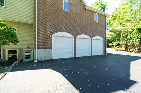 589 Landing Avenue Smithtown NY 11787