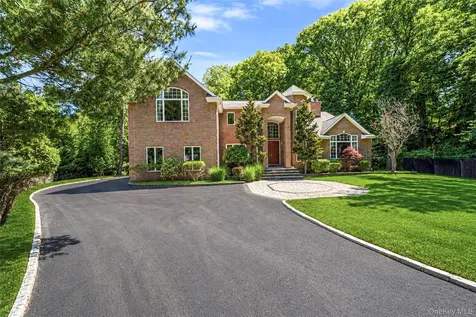 589 Landing Avenue Smithtown NY 11787