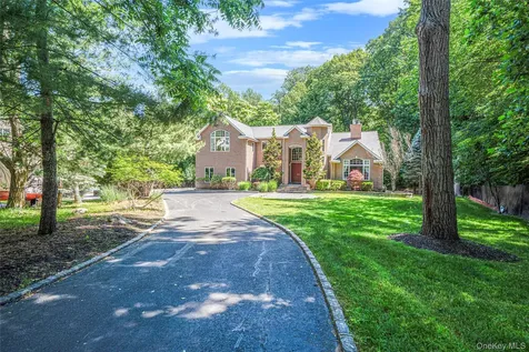 589 Landing Avenue Smithtown NY 11787