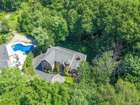 589 Landing Avenue Smithtown NY 11787