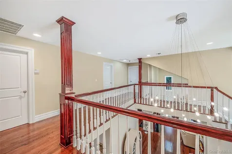 589 Landing Avenue Smithtown NY 11787