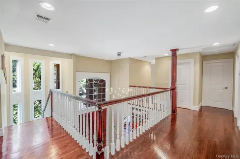 589 Landing Avenue Smithtown NY 11787