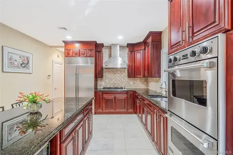 589 Landing Avenue Smithtown NY 11787