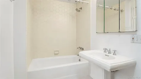 113 Buckram Road Locust Valley NY 11560