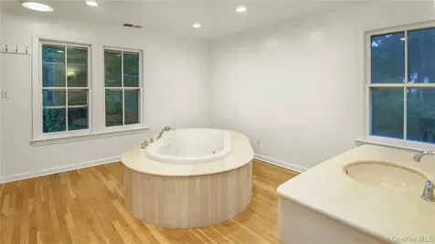 113 Buckram Road Locust Valley NY 11560
