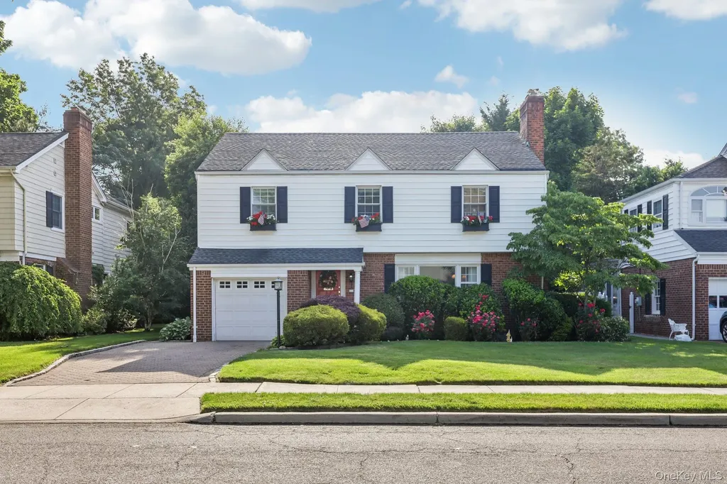 173 Meadbrook Road Garden City NY 11530