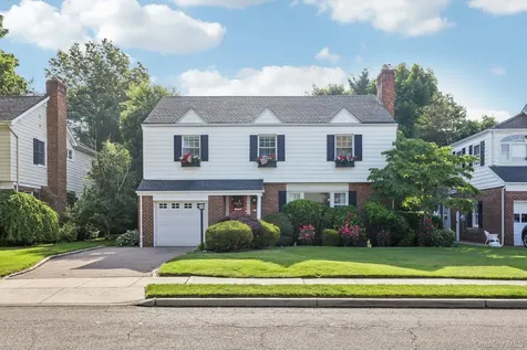 173 Meadbrook Road Garden City NY 11530